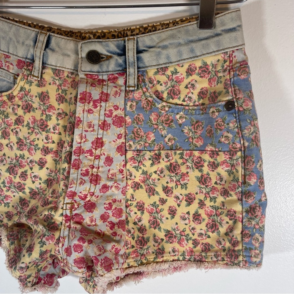 FARM Rio Floral High Waist Shorts - Multicolor - Picture 5 of 10
